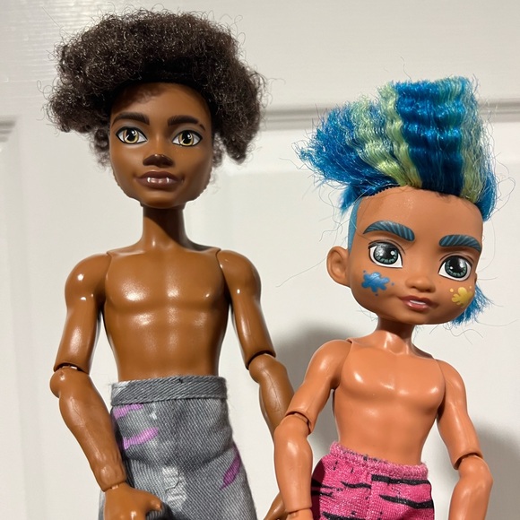 Monster High Clawd Wolf & Mattel Cave Club Slate dolls - Picture 2 of 9